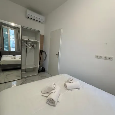 4 Couchages Idealement Place Promenade Des Anglais / Cours Saleya * Nice